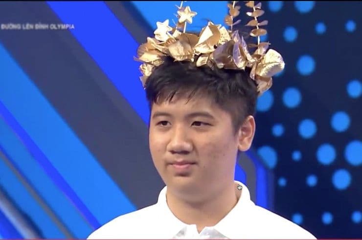 Nguyễn Nhựt Lam, một trong bốn 'nhà leo núi' tài năng của chung kết Olympia 25, đội vòng nguyệt quế.