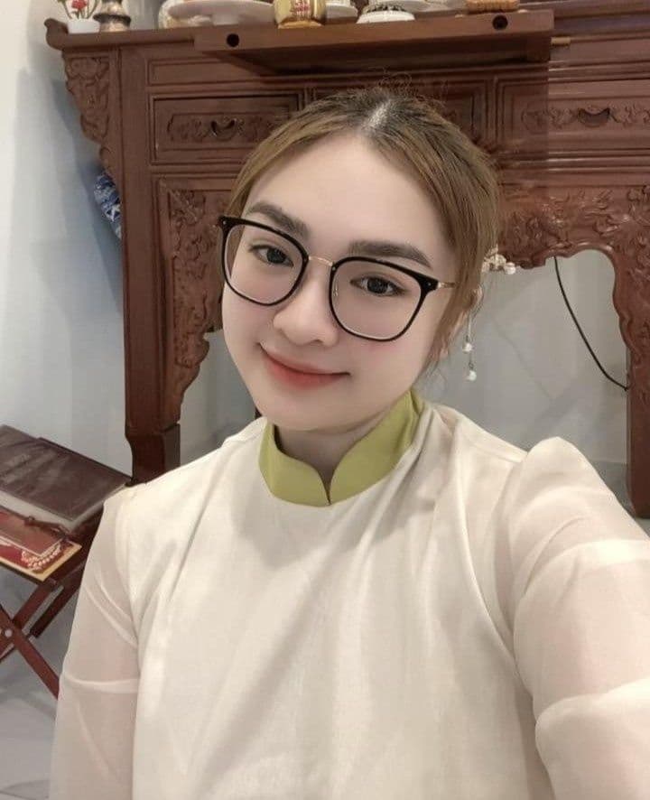 Nguyễn Thiện Nhân mỉm cười, đeo kính, thể hiện sự bình yên giữa kỷ nguyên số