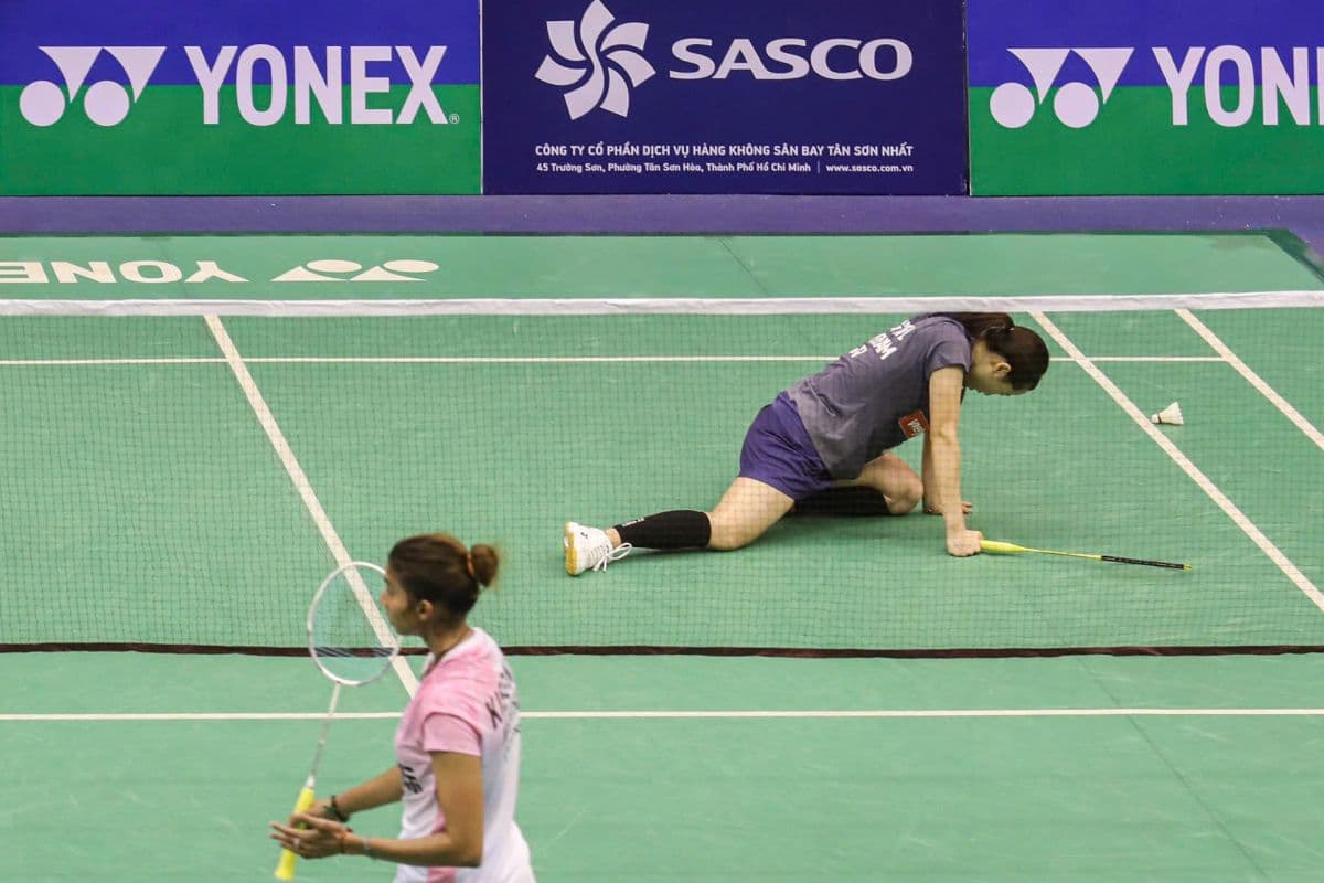 Nguyễn Thùy Linh thể hiện sự thất vọng sau một pha cầu khó khăn trong trận đấu.