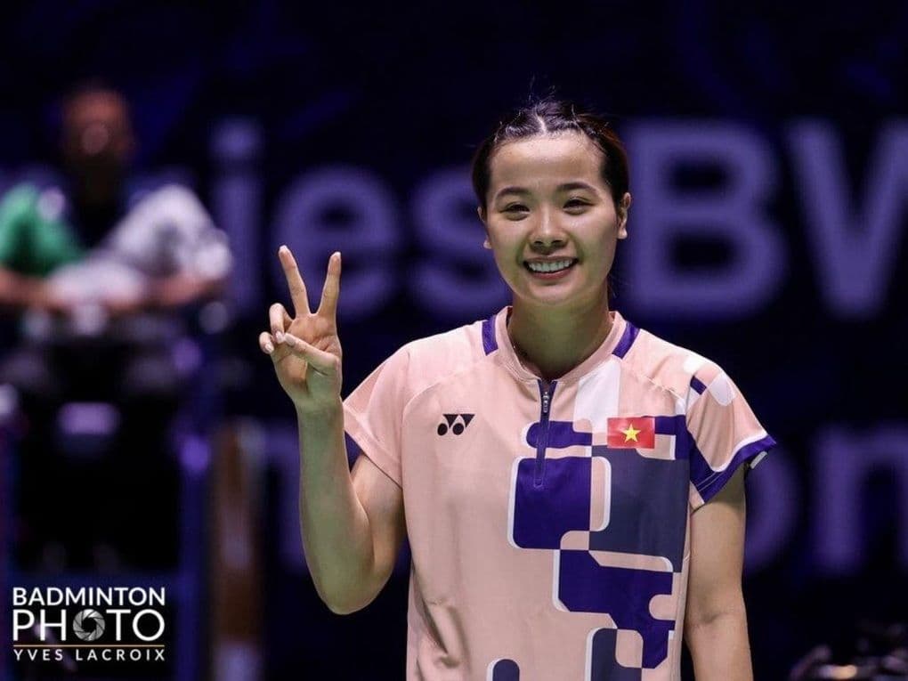 Nguyễn Thùy Linh tươi cười ăn mừng chiến thắng, biểu tượng cho bản lĩnh và khát vọng vươn tầm cầu lông Việt Nam.
