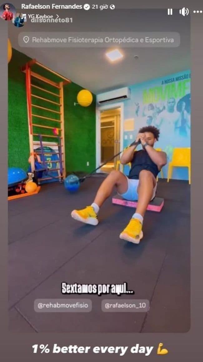 Nguyễn Xuân Son tập luyện phục hồi chấn thương tại quê nhà Brazil.