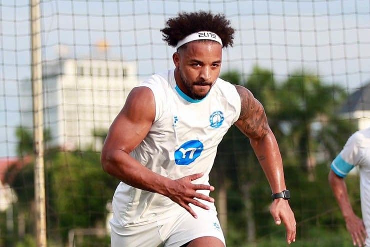 Nguyễn Xuân Son tập luyện thể lực, minh chứng cho quá trình hồi phục chấn thương ngoạn mục.