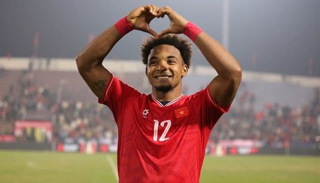 Nguyễn Xuân Son trong màu áo đội tuyển quốc gia Việt Nam.