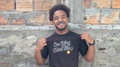 Nguyễn Xuân Son với nụ cười lạc quan, thể hiện khát vọng tái sinh.