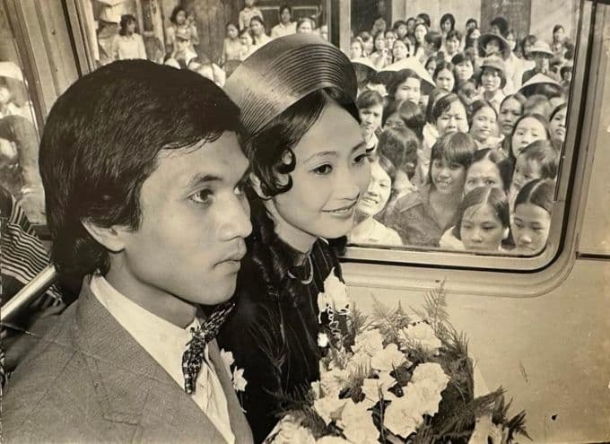 Ảnh cưới của nghệ sĩ Như Quỳnh và nhiếp ảnh gia Hữu Bảo, khởi đầu cho 45 năm tình yêu vẹn nguyên.