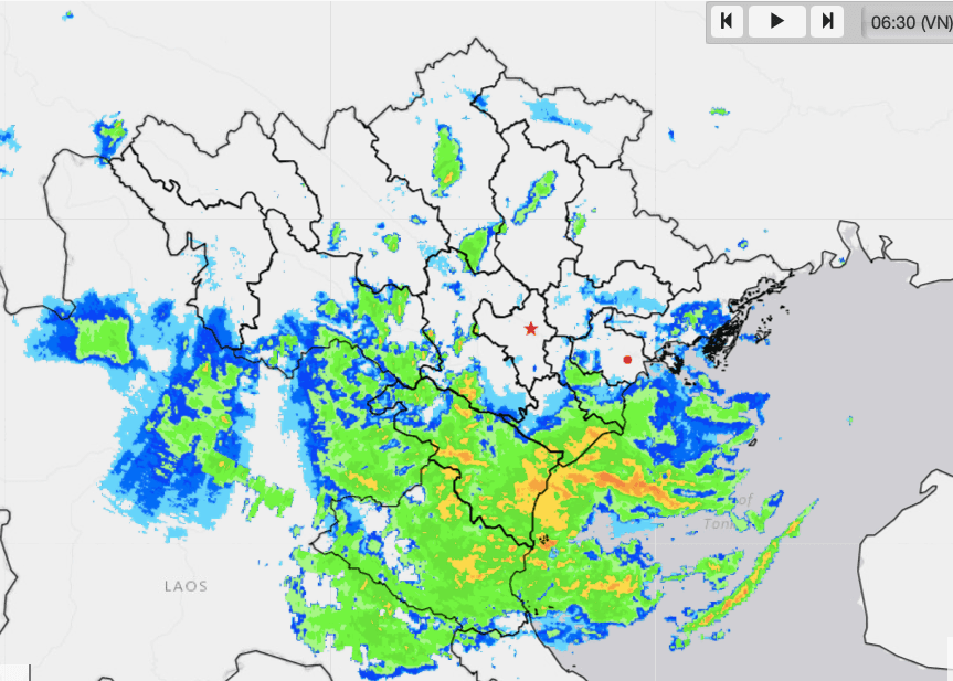 Ảnh radar hiển thị vùng mưa lớn do hoàn lưu bão Narra trên Vịnh Bắc Bộ và các tỉnh phía Bắc Việt Nam.