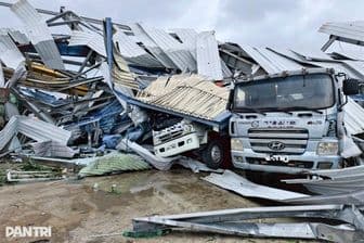 Nhà xưởng rộng 4.500m2 bị bão Bualoi tàn phá nặng nề ở Ninh Bình, cho thấy thiệt hại quy mô lớn