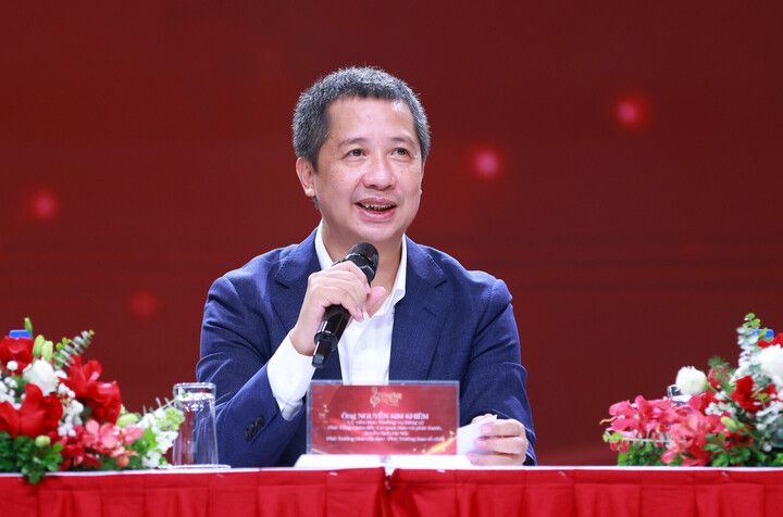 Nhà báo Kim Khiêm phát biểu tại buổi gặp gỡ báo chí cuộc thi Tiếng hát Hà Nội 2026.