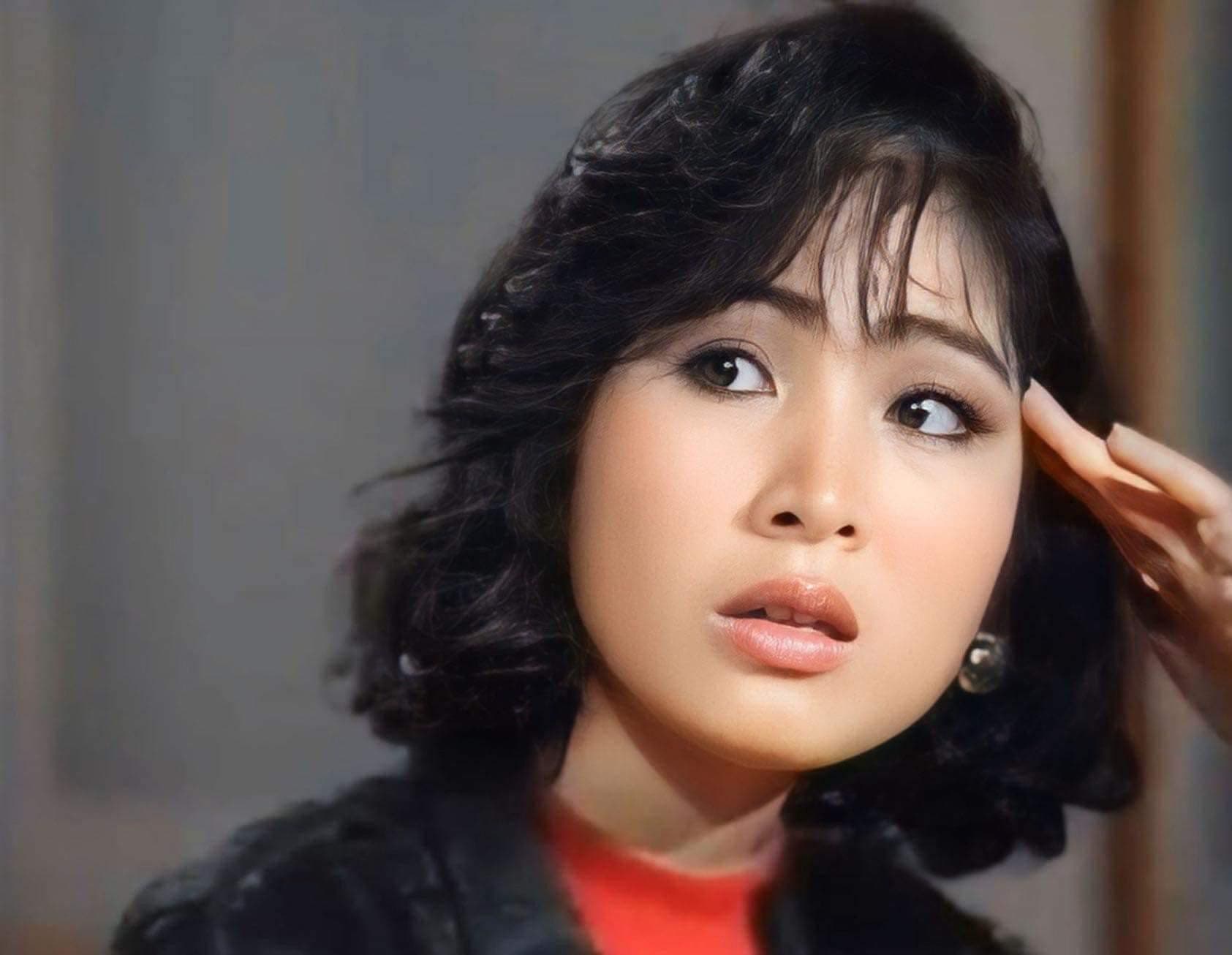 Nhan sắc rạng rỡ của NSND Hồng Vân thời trẻ, khi mới chớm nở tình yêu thanh xuân.