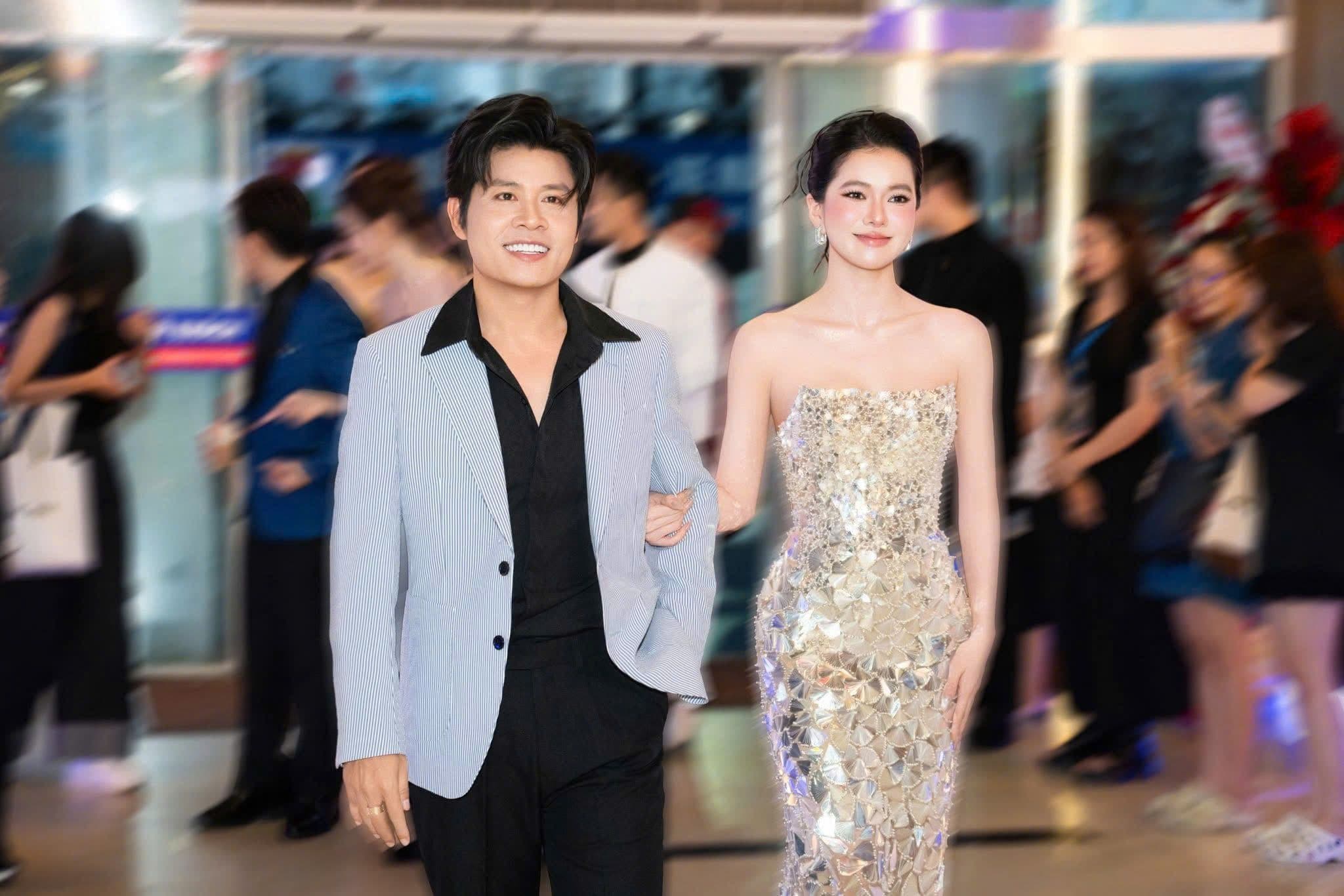Nhạc sĩ Nguyễn Văn Chung và diễn viên Yên Đan thân thiết tại sự kiện ra mắt phim, gây xôn xao mạng xã hội