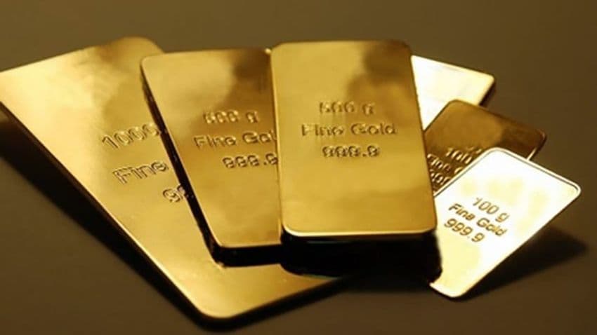 Nhiều thỏi vàng nguyên chất với các trọng lượng khác nhau (100g, 500g, 1000g), tượng trưng cho vàng như một kênh đầu tư chiến lược.