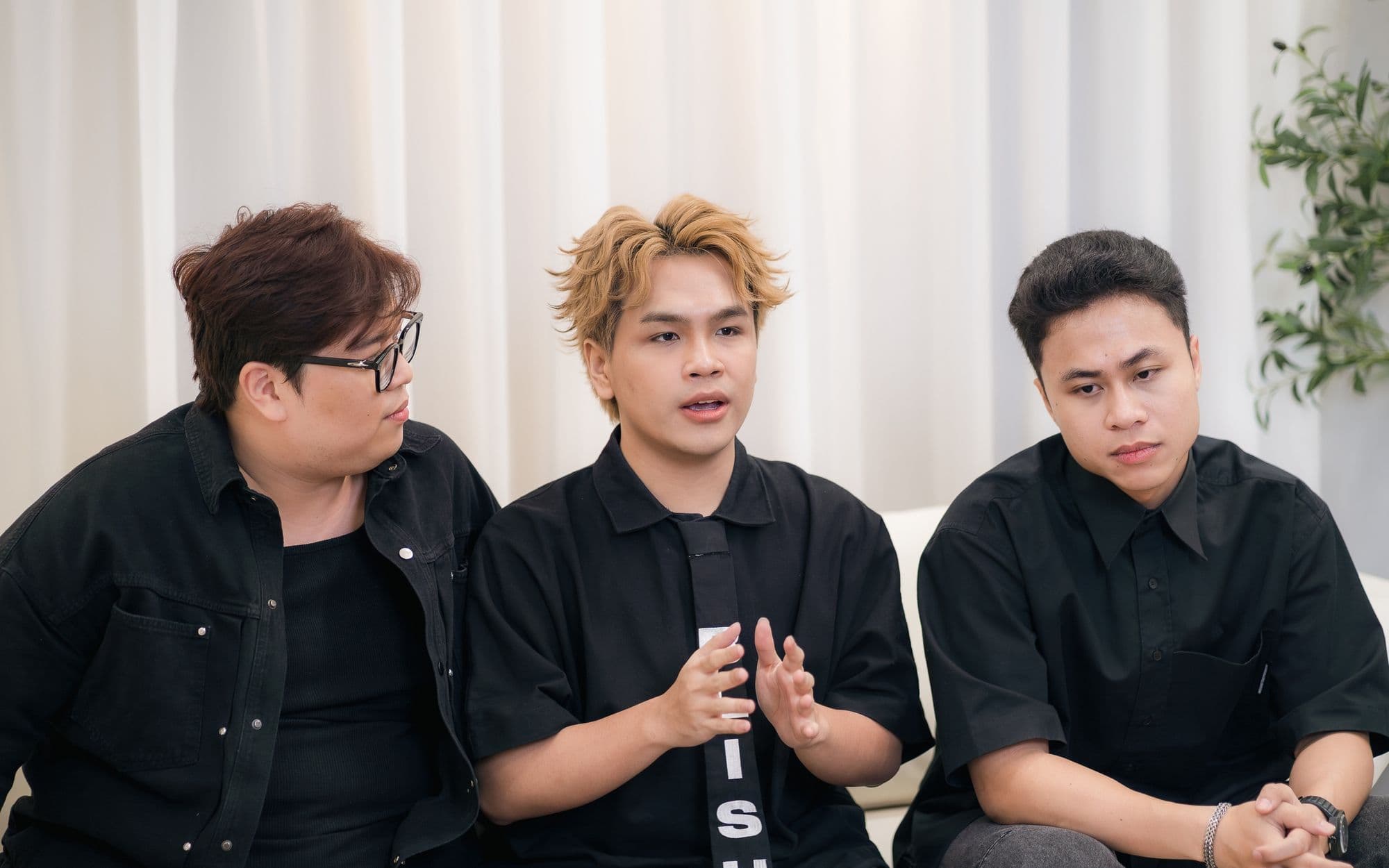 Nhóm DTAP, ê-kíp đồng hành cùng Phương Mỹ Chi trong hành trình lan tỏa văn hóa Việt.