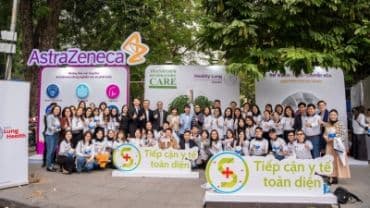 Nhóm nhân viên AstraZeneca và đối tác tại sự kiện cộng đồng về y tế bền vững và sức khỏe phổi.