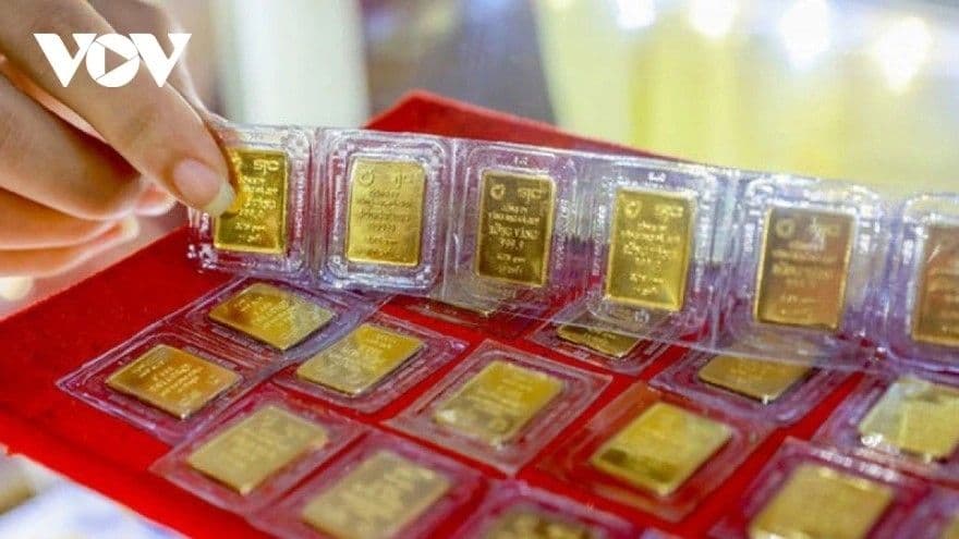 Những miếng vàng SJC được đóng gói, tượng trưng cho giá trị thực của vàng trong bối cảnh chênh lệch giá lớn.
