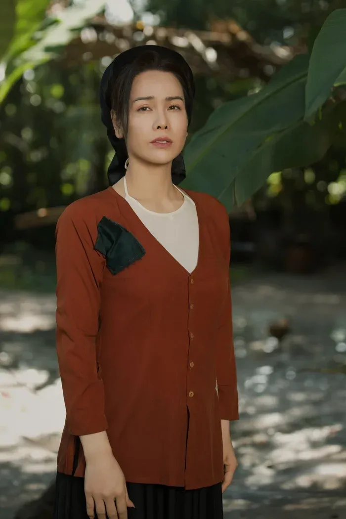 Nhật Kim Anh, nghệ sĩ đứng sau ca khúc "Danh phận", thể hiện sự giao thoa giữa đời thực và tác phẩm.