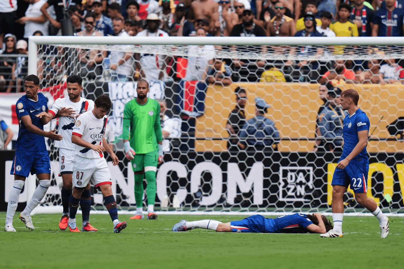 Nỗi thất vọng của cầu thủ sau một khoảnh khắc khó khăn trên sân