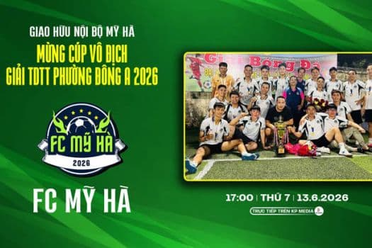 Niềm đam mê bóng đá phong trào thể hiện qua hình ảnh đội bóng phủi ăn mừng chiến thắng