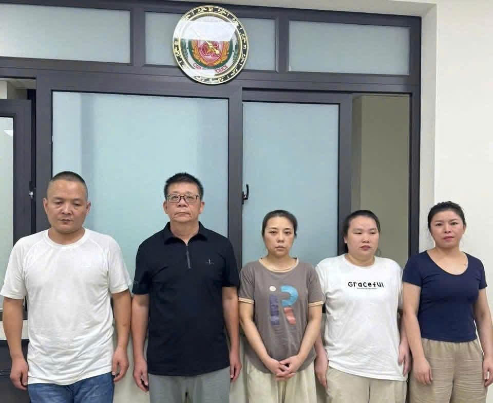 Năm bị can chính, trong đó có người Trung Quốc, liên quan đến vụ án lừa đảo y tế tại Phòng khám Phượng Đỏ
