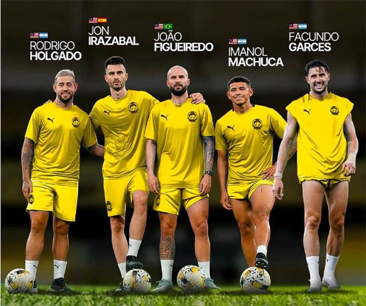 Năm cầu thủ nhập tịch của Malaysia, những người đã bị FIFA cấm thi đấu 12 tháng vì gian lận giấy tờ.