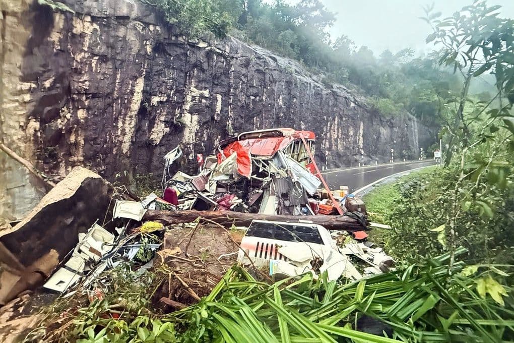 Nạn nhân bị thương trong vụ sạt lở đèo Khánh Lê đang được điều trị tại bệnh viện