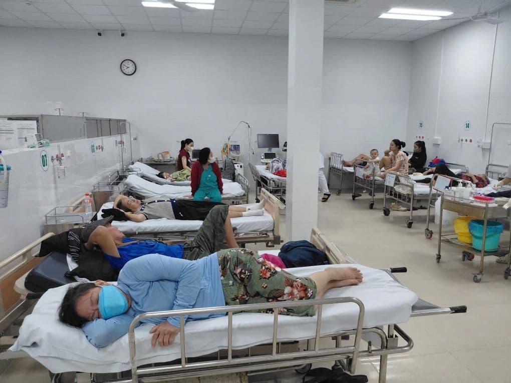 Nạn nhân vụ tai nạn cao tốc Phan Thiết – Dầu Giây được chăm sóc y tế tại bệnh viện.