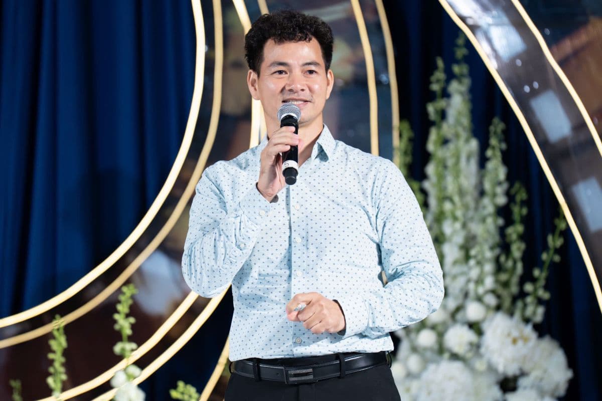 NSND Xuân Bắc phát biểu đầy xúc động tại hôn lễ của Việt Hoa và Trọng Trí