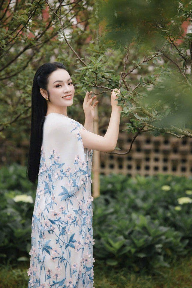 NSƯT Tân Nhàn, Trưởng khoa Thanh nhạc Học viện Âm nhạc Quốc gia Việt Nam, với hành trình sự nghiệp từ Sao Mai đến Tiến sĩ và Phó Giáo sư.