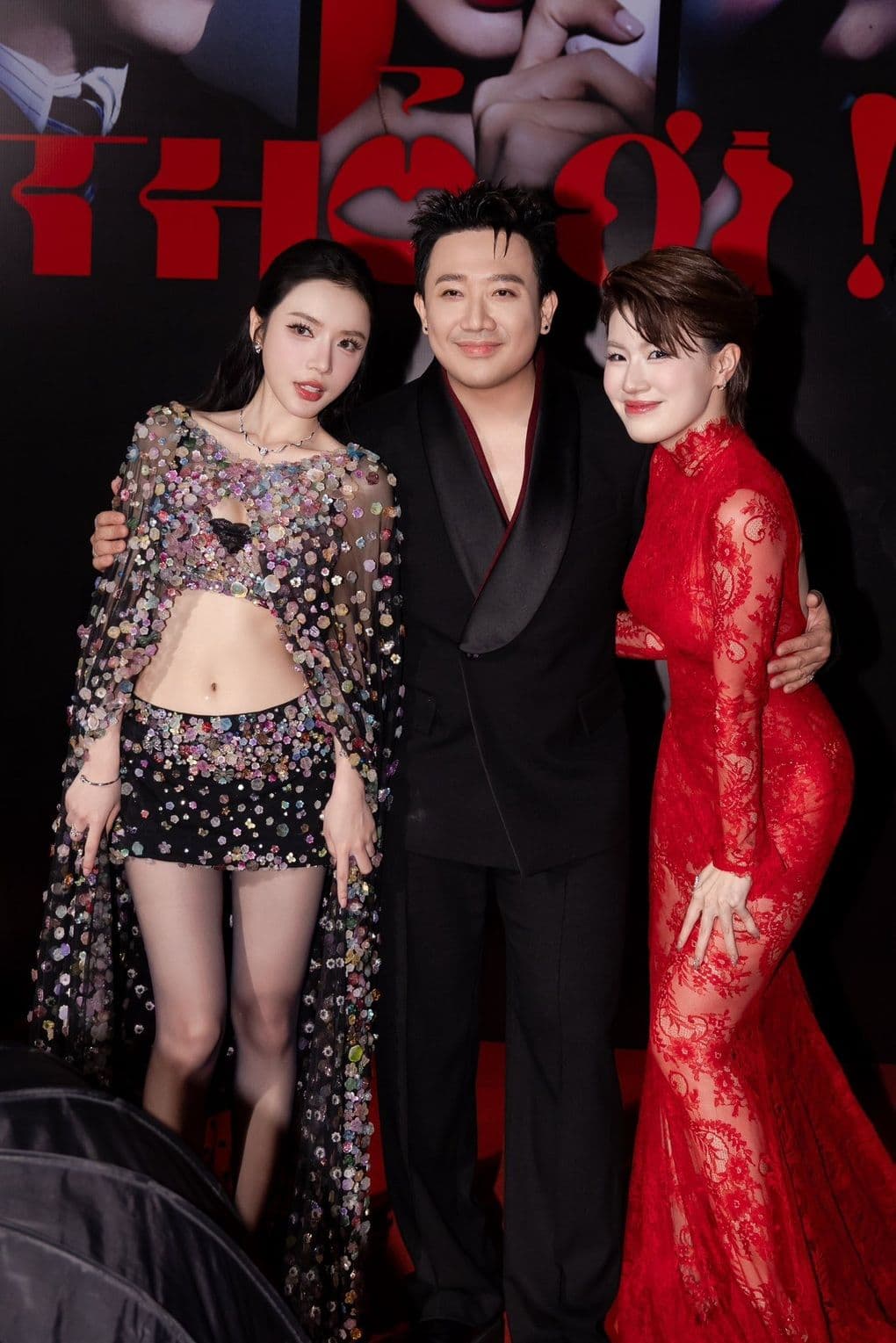 Đạo diễn Trấn Thành cùng các diễn viên trẻ LyLy và Văn Mai Hương tại buổi ra mắt phim 'Thỏ ơi'.