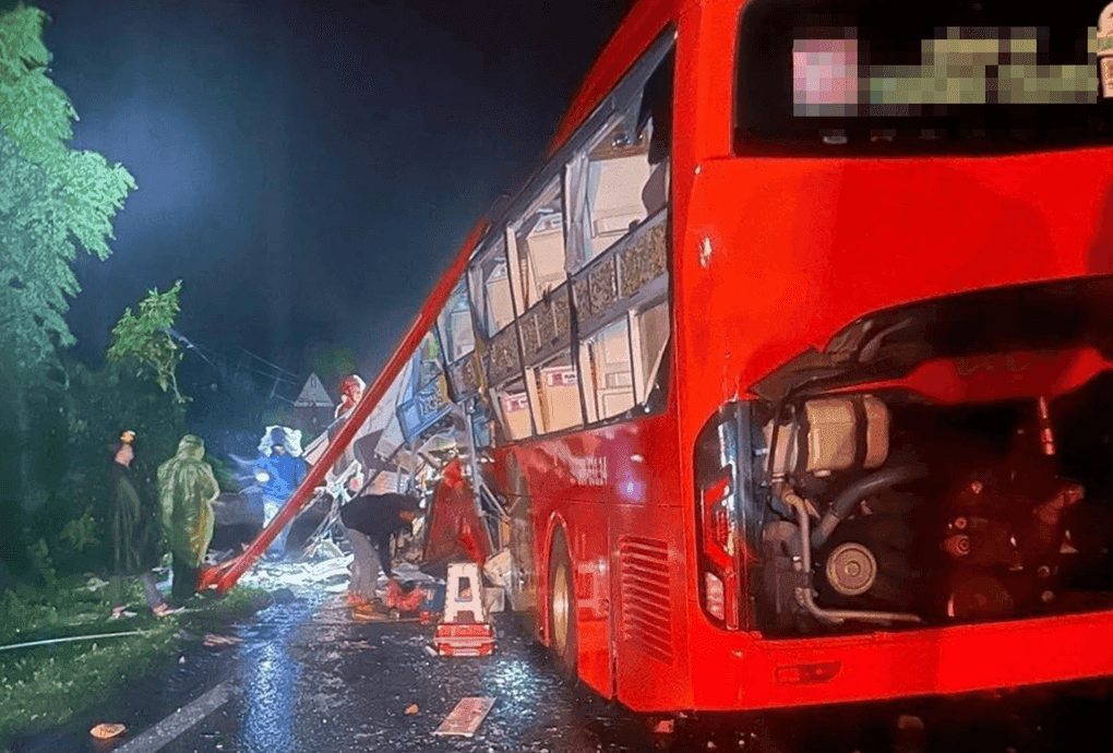 Đèo Khánh Lê bị sạt lở nghiêm trọng, tuyến đường huyết mạch bị phong tỏa.