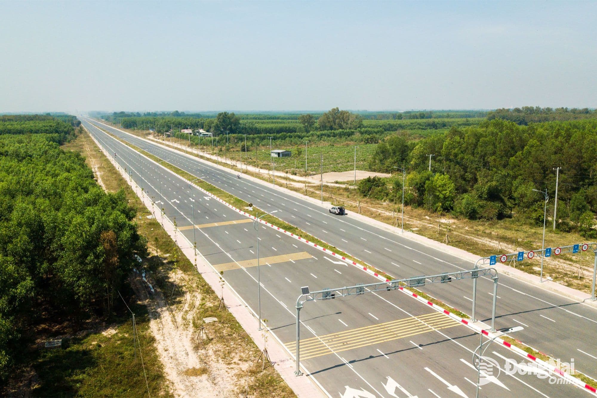 Đoạn 2 của đường 25C tại Nhơn Trạch đã thông xe kỹ thuật, một phần của mạng lưới giao thông kết nối Sân bay Long Thành.