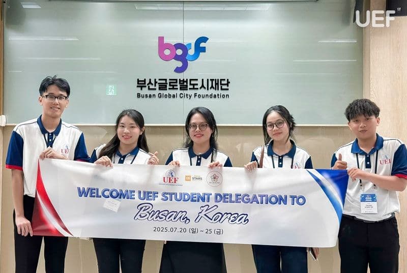 Đoàn sinh viên UEF tại Busan, Hàn Quốc, trong chuyến thăm giao lưu và mở rộng mạng lưới quan hệ.