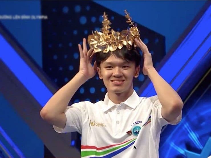 Đoàn Thanh Tùng, thí sinh quý III, đội vòng nguyệt quế chiến thắng Đường lên đỉnh Olympia.