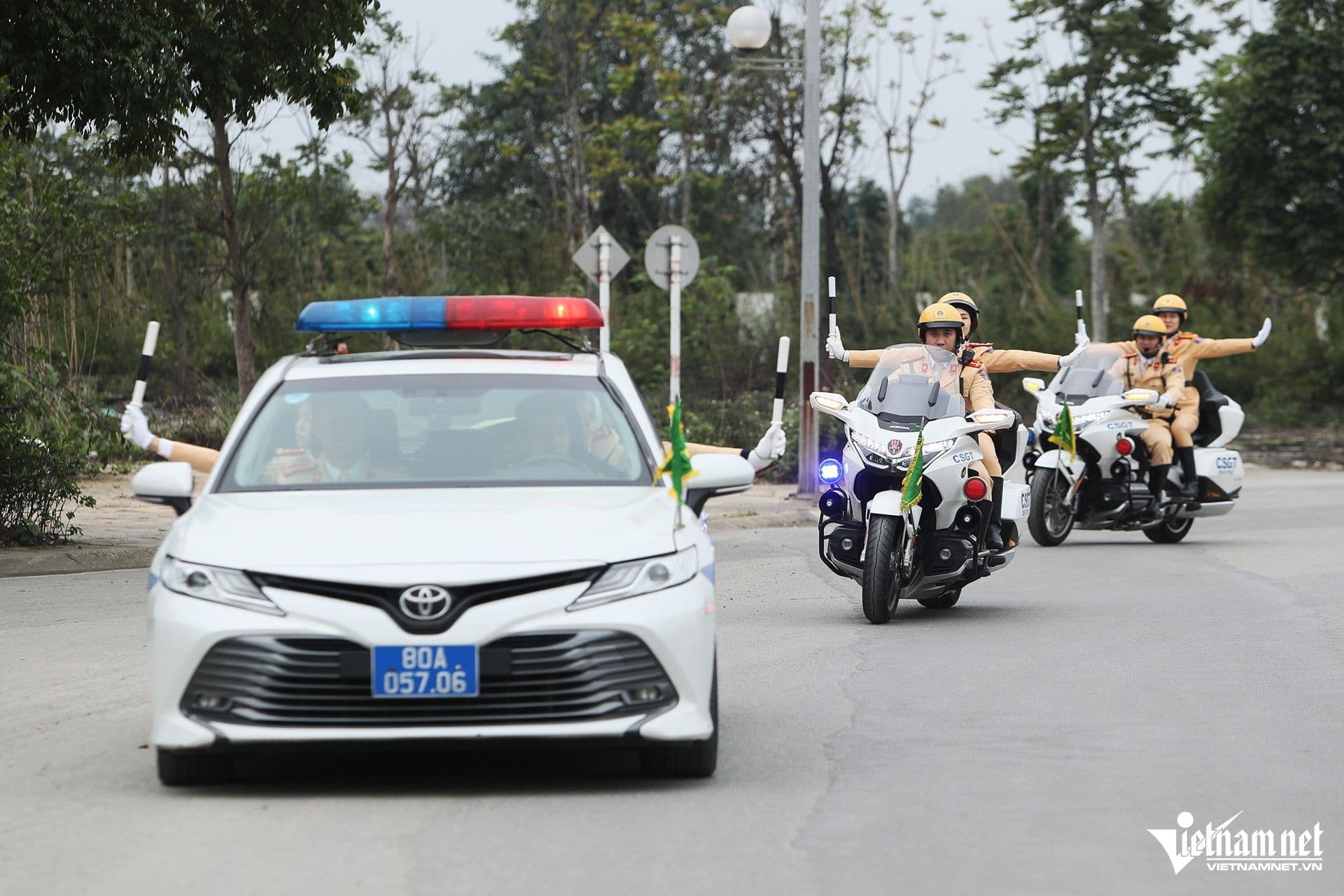 Đoàn xe cảnh sát giao thông dẫn đường trong lễ kỷ niệm 80 năm Độc lập, góp phần vào không khí trang trọng của sự kiện.