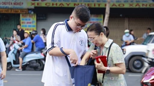 Đáp án môn tiếng Anh vào lớp 10, minh họa thực tiễn bài thi còn nặng về ngữ pháp và từ vựng.