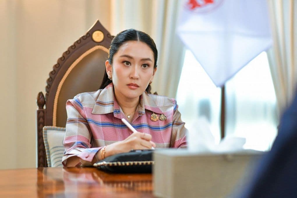 Paetongtarn Shinawatra, Thủ tướng Thái Lan, giữa tâm bão chính trường.
