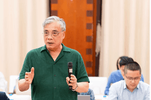 PGS.TS Trần Đình Thiên phát biểu, tượng trưng cho tầm nhìn lãnh đạo và khát vọng phát triển doanh nghiệp đầu đàn của Việt Nam.