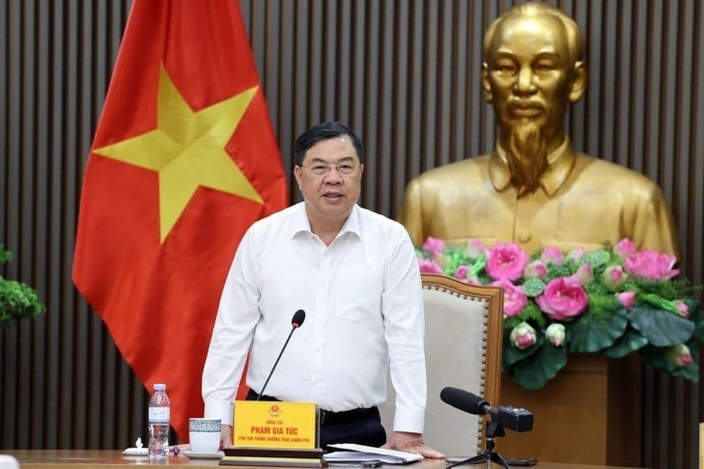 Phó Thủ tướng Thường trực Phạm Gia Túc trong cuộc họp, tượng trưng cho các chỉ đạo chính sách và khung pháp lý hỗ trợ xăng E10.
