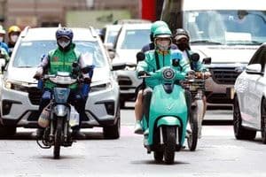 Phương tiện giao thông trên đường phố, tượng trưng cho 'căn cước' giao thông của biển số xe.