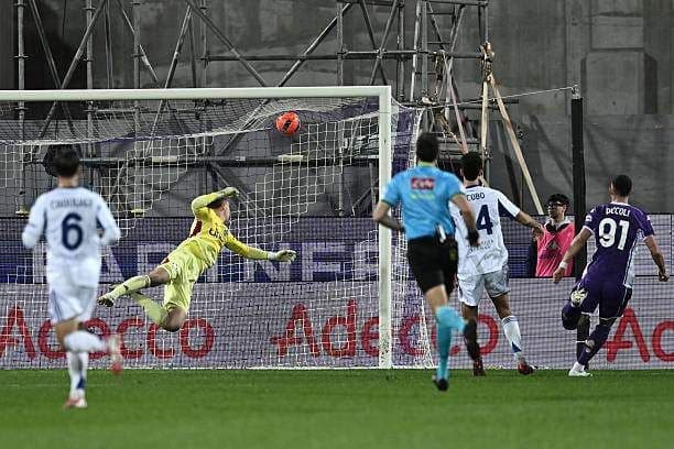 Piccoli ghi bàn mở tỷ số cho Fiorentina ở phút thứ 7