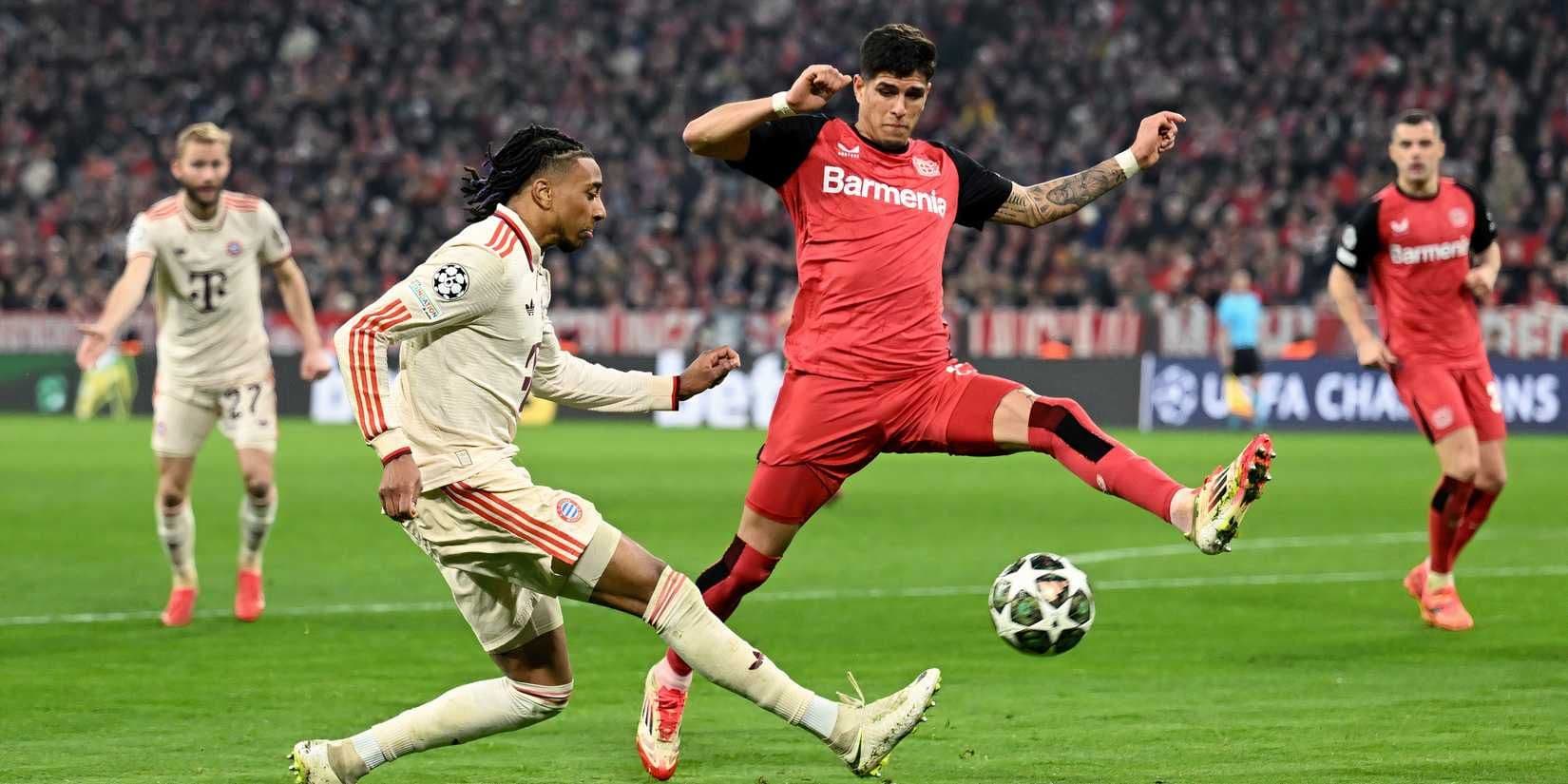 Piero Hincapie trong màu áo Bayer Leverkusen, cầu thủ được Xabi Alonso đánh giá cao và là mục tiêu chuyển nhượng của Tottenham.