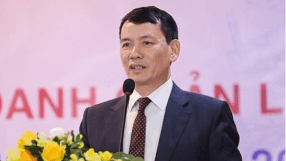 Quan chức phát biểu tại sự kiện, tượng trưng cho quản lý dự án công và sự giám sát