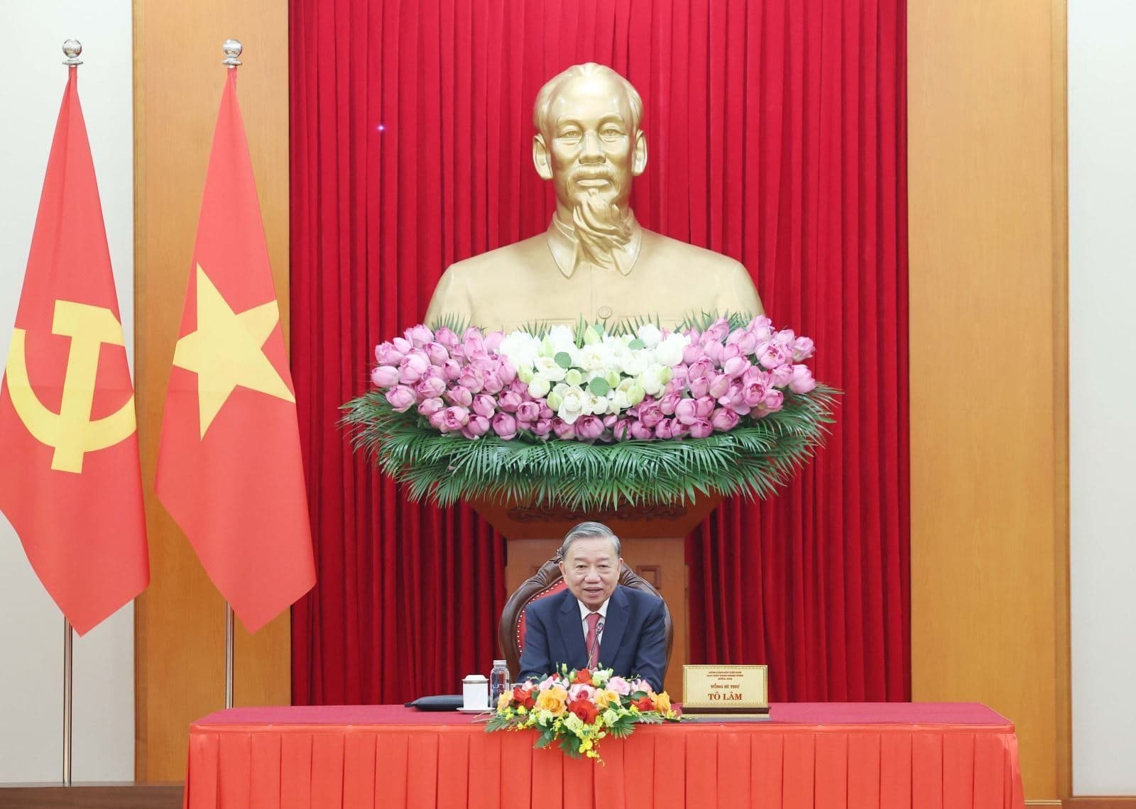 Quan chức Việt Nam trong bối cảnh Hoa Kỳ tuyên bố cắt giảm đáng kể thuế cho hàng hóa xuất khẩu của Việt Nam.