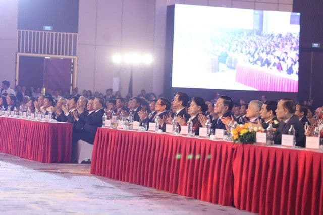 Quang cảnh lễ khai mạc Triển lãm thành tựu đất nước, biểu tượng cho sự hội nhập và phát triển của Việt Nam