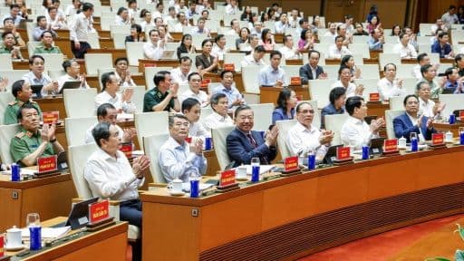 Quang cảnh một hội nghị Đảng, tượng trưng cho môi trường quản lý và quyền lực.