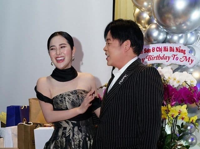 Quang Lê và Tố My song ca trên sân khấu, thể hiện sự ăn ý trong âm nhạc bolero.