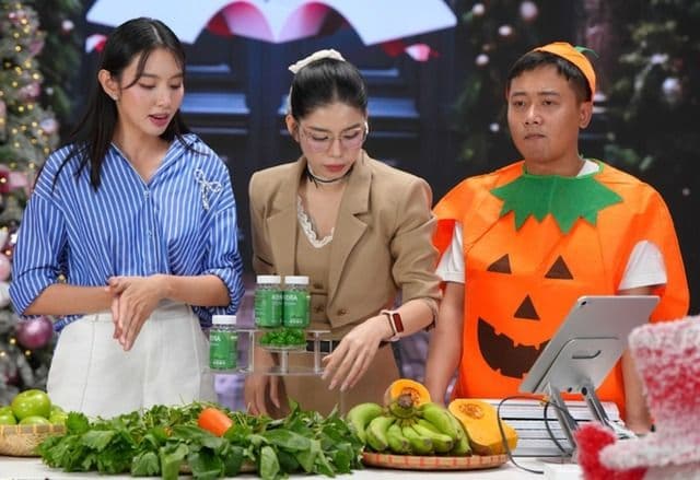 Quang Linh, Hằng Du Mục và Thùy Tiên livestream quảng bá kẹo Kera