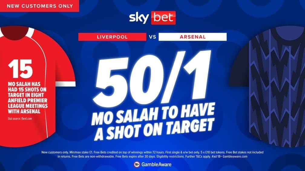 Quảng cáo kèo cược Sky Bet 50/1 cho Mohamed Salah có cú sút trúng đích trong trận đấu Liverpool vs Arsenal, kèm thống kê liên quan.