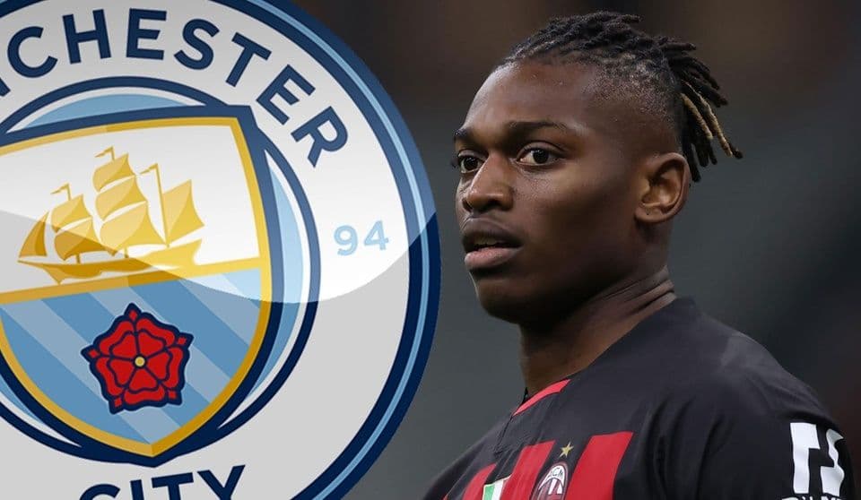 Rafael Leao với logo Manchester City, biểu tượng cho khả năng chuyển nhượng đến Etihad.