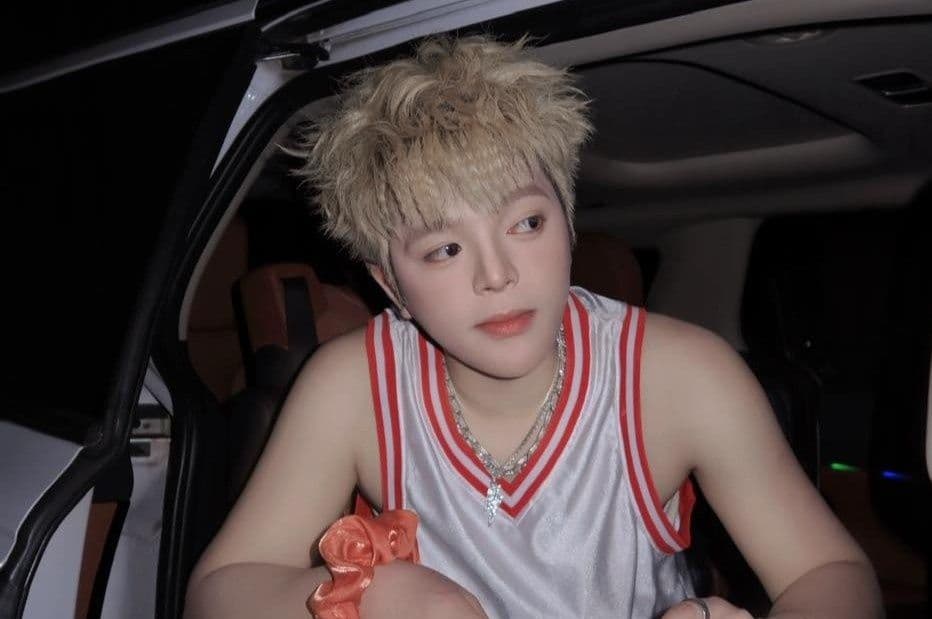 Rapper Negav Gen Z với mái tóc vàng nổi bật, đại diện cho thế hệ nghệ sĩ đa năng tại Anh Trai Say Hi.