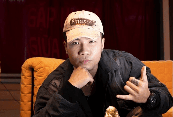 Rapper Phúc Du, một trong những nghệ sĩ bị Dế Choắt công kích vì theo đuổi showbiz.